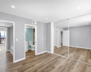 2621 E 20th - Photo Thumbnail 14