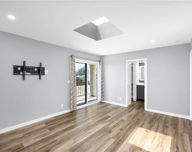 2621 E 20th - Photo Thumbnail 8