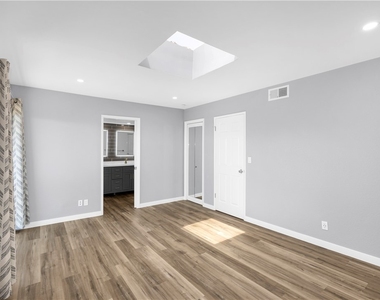 2621 E 20th - Photo Thumbnail 9