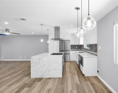 2621 E 20th - Photo Thumbnail 6
