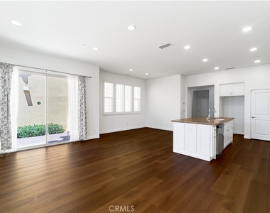 350 Catalina Way - Photo Thumbnail 5