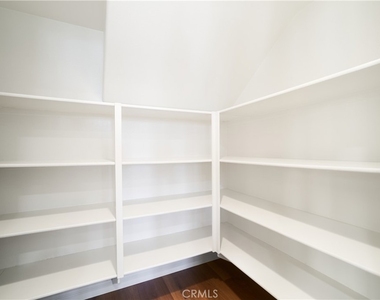 350 Catalina Way - Photo Thumbnail 7
