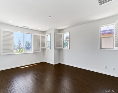 350 Catalina Way - Photo Thumbnail 17