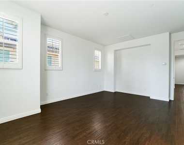 350 Catalina Way - Photo Thumbnail 16