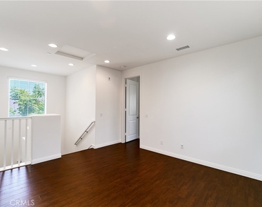 350 Catalina Way - Photo Thumbnail 14
