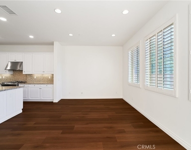 350 Catalina Way - Photo Thumbnail 4