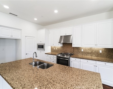 350 Catalina Way - Photo Thumbnail 6