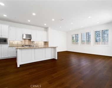 350 Catalina Way - Photo Thumbnail 2