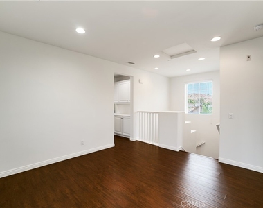350 Catalina Way - Photo Thumbnail 13