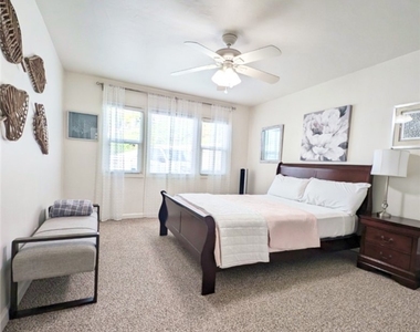 572 Harloe Avenue - Photo Thumbnail 6