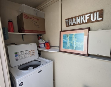 572 Harloe Avenue - Photo Thumbnail 10