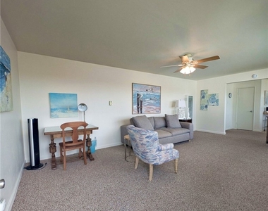 572 Harloe Avenue - Photo Thumbnail 2