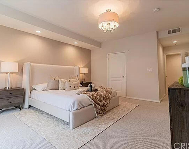 4170 Fair Avenue - Photo Thumbnail 9