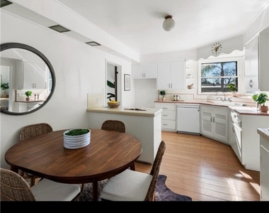1563 Valencia - Photo Thumbnail 14