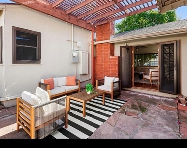 1563 Valencia - Photo Thumbnail 8