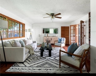 1563 Valencia - Photo Thumbnail 15