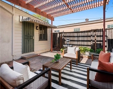 1563 Valencia - Photo Thumbnail 4