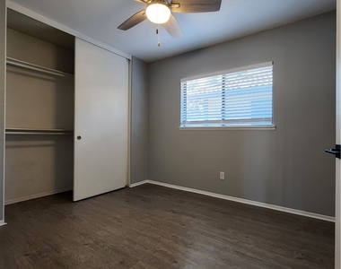 1271 Dunham Lane - Photo Thumbnail 15