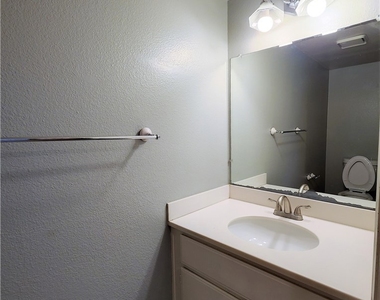 1271 Dunham Lane - Photo Thumbnail 10