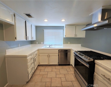 1271 Dunham Lane - Photo Thumbnail 5