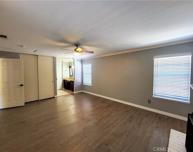 1271 Dunham Lane - Photo Thumbnail 12