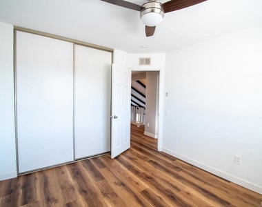 1872 Teakwood Way - Photo Thumbnail 18