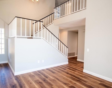1872 Teakwood Way - Photo Thumbnail 3