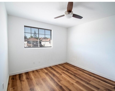 1872 Teakwood Way - Photo Thumbnail 16