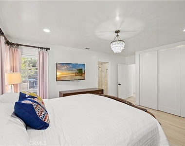 744 Oak - Photo Thumbnail 17