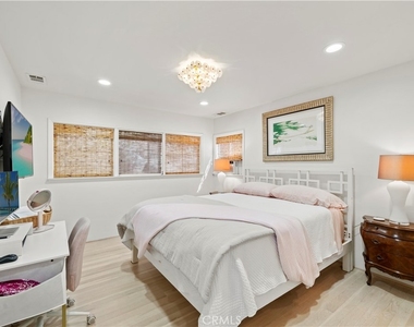 744 Oak - Photo Thumbnail 20