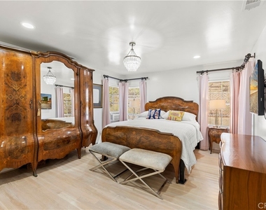 744 Oak - Photo Thumbnail 16