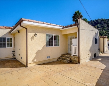 2225 E Glenoaks Boulevard - Photo Thumbnail 40