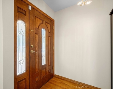 2225 E Glenoaks Boulevard - Photo Thumbnail 3