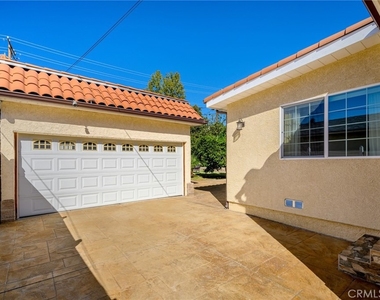 2225 E Glenoaks Boulevard - Photo Thumbnail 38