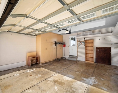 2225 E Glenoaks Boulevard - Photo Thumbnail 39