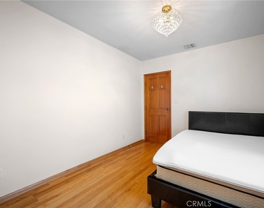 2225 E Glenoaks Boulevard - Photo Thumbnail 25