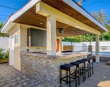 2225 E Glenoaks Boulevard - Photo Thumbnail 31