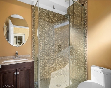 2225 E Glenoaks Boulevard - Photo Thumbnail 32