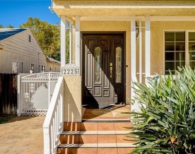 2225 E Glenoaks Boulevard - Photo Thumbnail 2