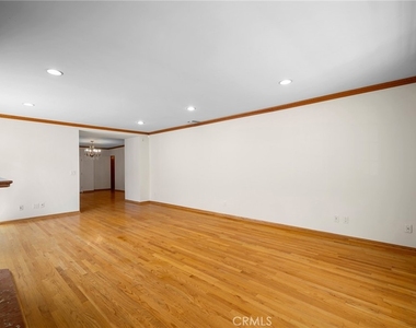 2225 E Glenoaks Boulevard - Photo Thumbnail 4