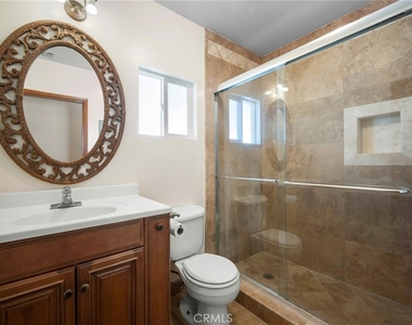 2225 E Glenoaks Boulevard - Photo Thumbnail 23