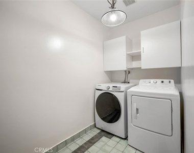 2225 E Glenoaks Boulevard - Photo Thumbnail 27