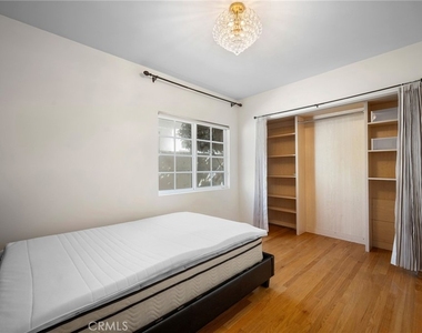 2225 E Glenoaks Boulevard - Photo Thumbnail 24