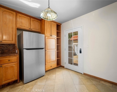 2225 E Glenoaks Boulevard - Photo Thumbnail 14