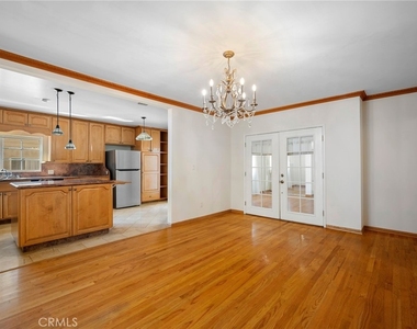 2225 E Glenoaks Boulevard - Photo Thumbnail 8