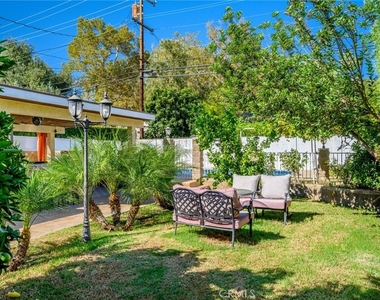 2225 E Glenoaks Boulevard - Photo Thumbnail 29