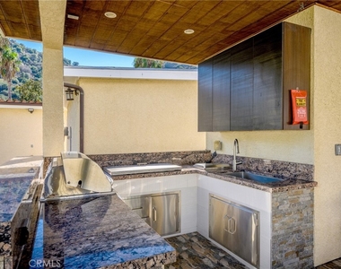 2225 E Glenoaks Boulevard - Photo Thumbnail 33