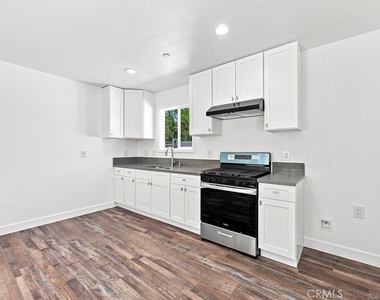 11919 Burton Street - Photo Thumbnail 2