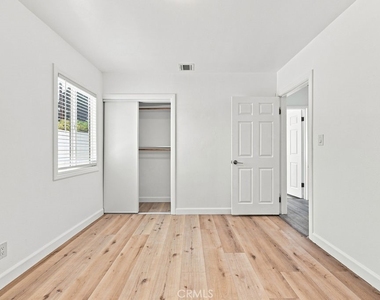 11917 Burton Street - Photo Thumbnail 6