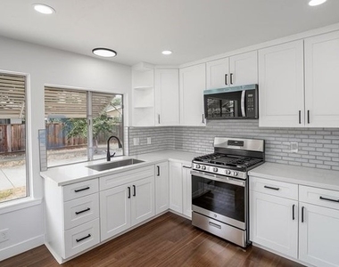 665 Printy Avenue - Photo Thumbnail 8
